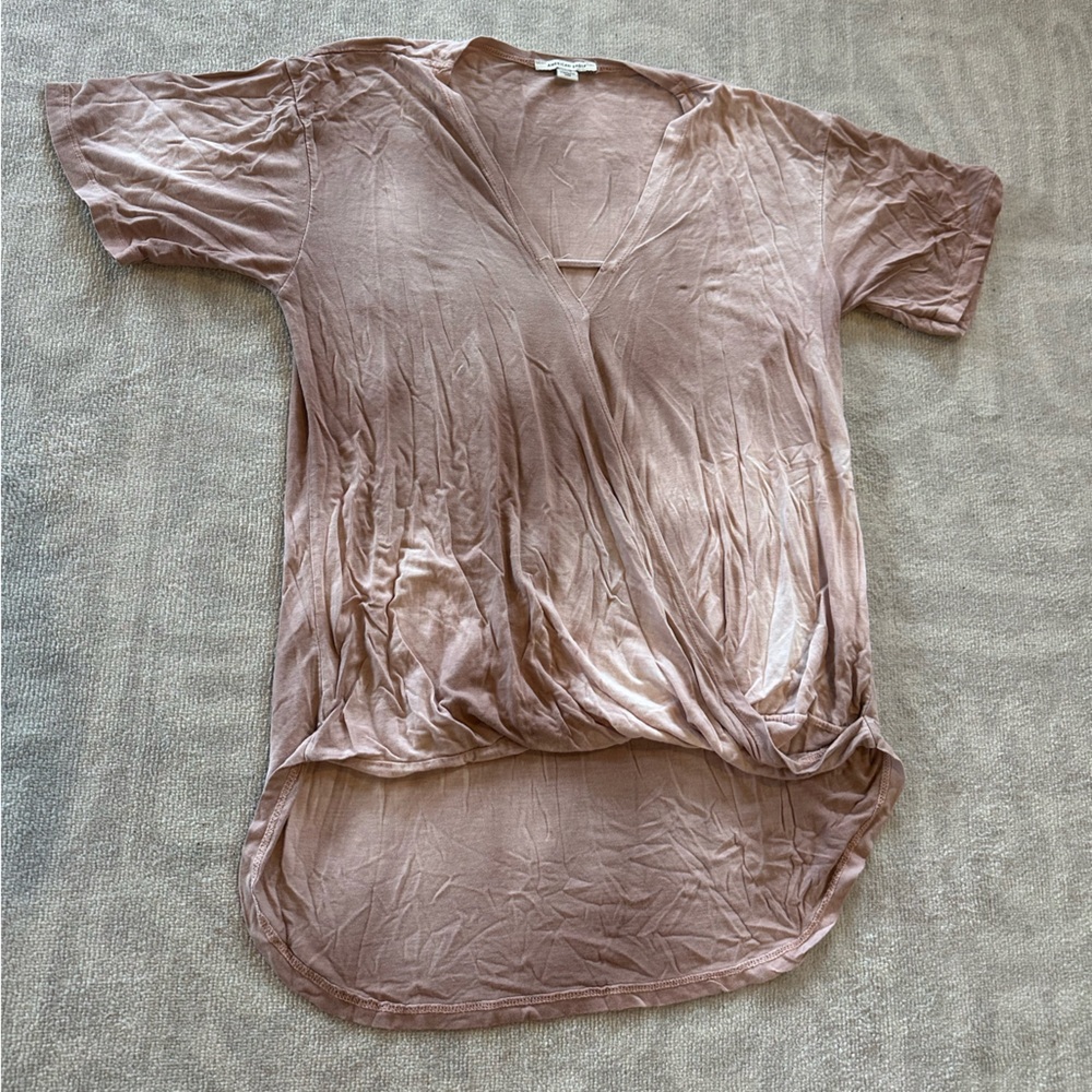 American Eagle Light Mauve Wrap-Front High-Low Tee - Size S